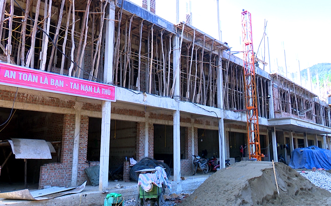 Dự án xây dựng  nhà ở cho học sinh bán trú, nội trú Trường Phổ thông dân tộc Bán trú Tiểu học Khao Mang đạt trên 40% khối lượng thi công.