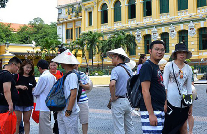 Khách Trung Quốc đến Việt Nam.