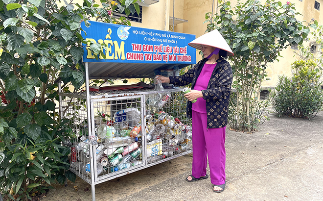 Hội Phụ nữ xã Minh Quán, huyện Trấn Yên thành lập các điểm thu gom phế liệu tại các thôn để bảo vệ môi trường.