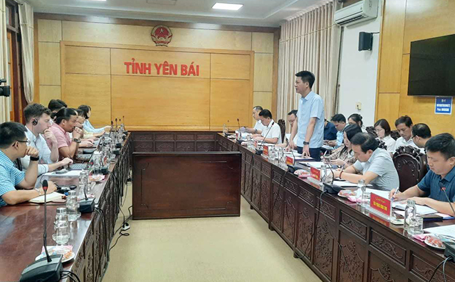 Đồng chí Nguyễn Thế Phước – Phó Chủ tịch Thường trực UBND tỉnh trao đổi với đoàn công tác WB tại buổi làm việc.