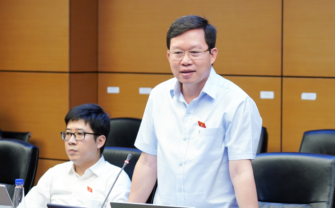 Phó Trưởng đoàn đại biểu Quốc hội tỉnh Yên Bái Nguyễn Quốc Luận phát biểu ý kiến sáng 5/6.