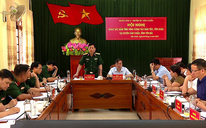 Thiếu tướng Đinh Mạnh Phác, Phó Tư lệnh Quân khu phát biểu kết luận tại  hội nghị.