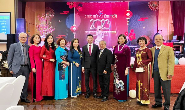 Đại diện cộng đồng người Việt tại Slovakia tham dự chương trình Tết Cộng đồng nhân dịp Tết Nguyên đán Quý Mão 2023.