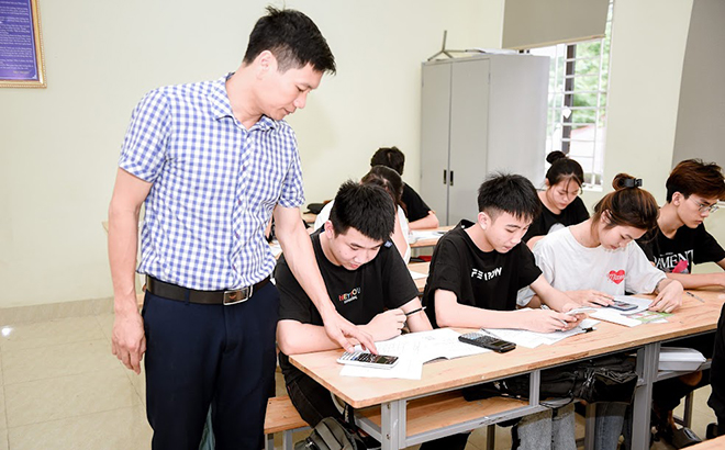 Thầy và trò Trường THPT Văn Chấn nỗ lực phấn đấu đạt kết quả cao trong kỳ thi tốt nghiệp THPT năm 2023.