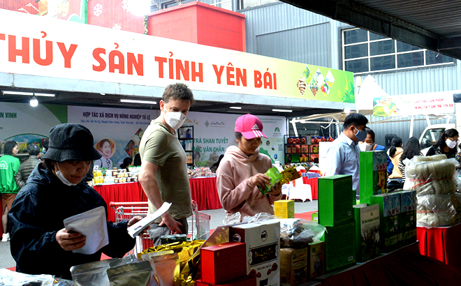 Nhiều mặt hàng nông sản Yên Bái không chỉ được người tiêu dùng trong tỉnh lựa chọn mà còn tiếp cận người tiêu dùng ở thủ đô Hà Nội.