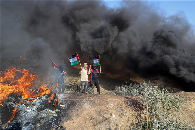 Người biểu tình Palestine phản đối việc binh sĩ quân đội Israel sát hại 5 người Palestine ở khu vực biên giới phía Đông Dải Gaza， ngày 19/6/2023.