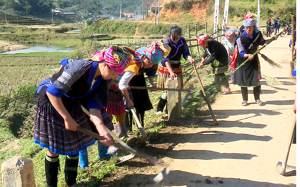 Xã Nậm Khắt, huyện Mù Cang Chải vận động nhân dân tham gia dọn vệ sinh môi trường, góp phần xây dựng nông thôn mới, cộng đồng dân cư hạnh phúc.