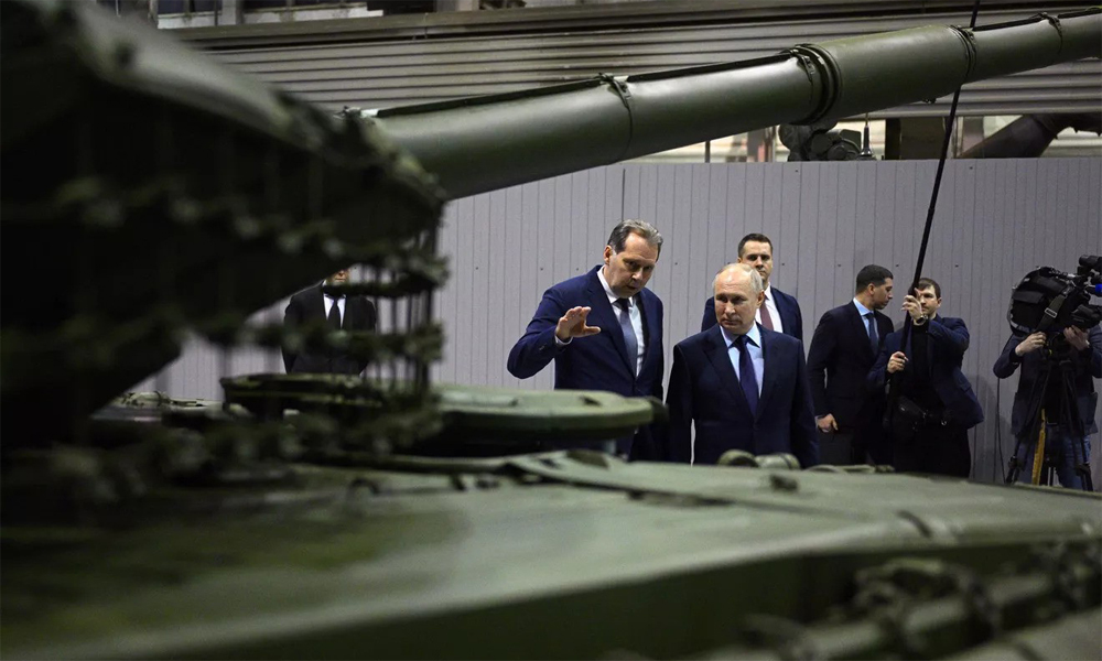 Ông Putin thăm cơ sở của tập đoàn vũ khí Uralvagonzavod hồi tháng 2.