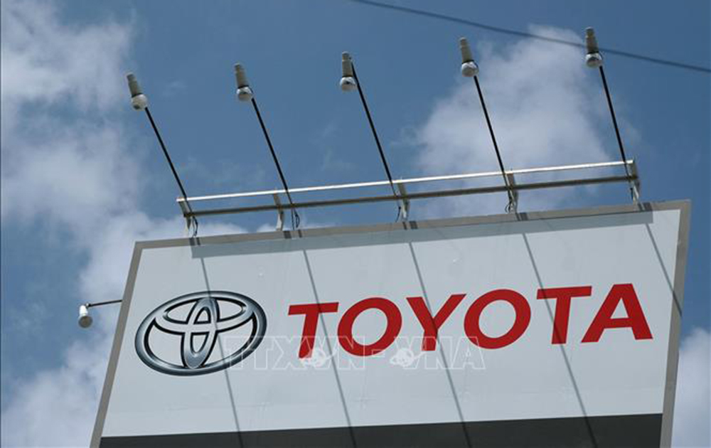 Biểu tượng Toyota Motor tại một đại lý của hãng ở Tokyo, Nhật Bản.