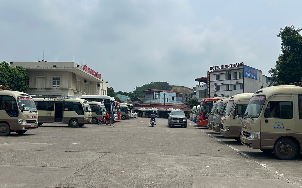 Bến xe khách Yên Bái luôn trong cảnh đìu hiu vắng khách.