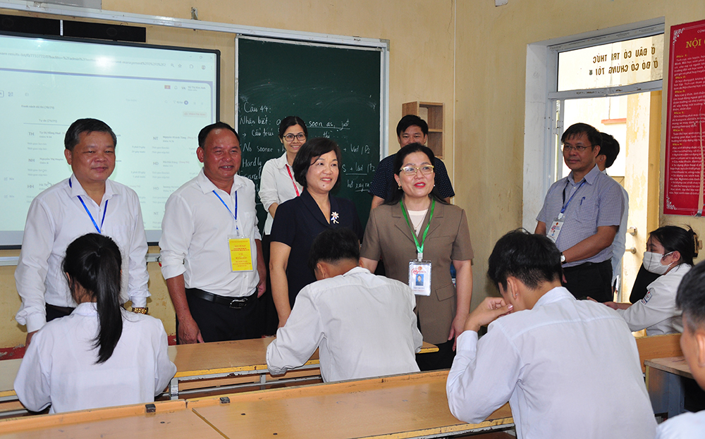 Đoàn công tác kiểm tra tại Trường THPT Lê Quý Đôn, huyện Trấn Yên