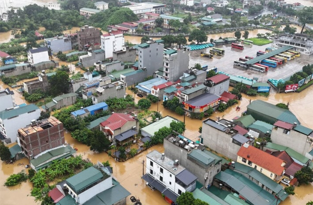 TP Hà Giang chìm trong biển nước sau cơn mưa lớn sáng 10/6.