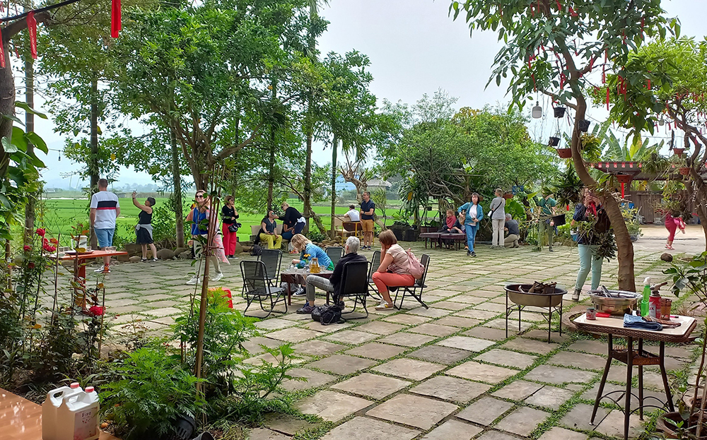 Du khách lưu trú, trải nghiệm cuộc sống tại Homestay Thiên Ký, thôn Bản Viềng, xã Sơn A.