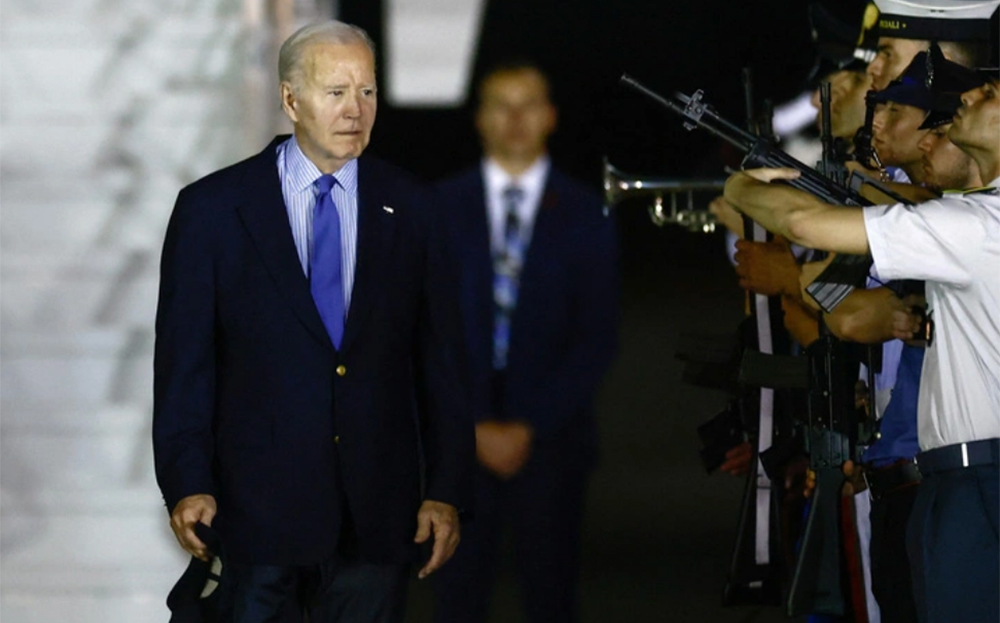 Ông Biden tới sân bay Brindisi, Ý, dự Hội nghị thượng đỉnh G7, ngày 12-6