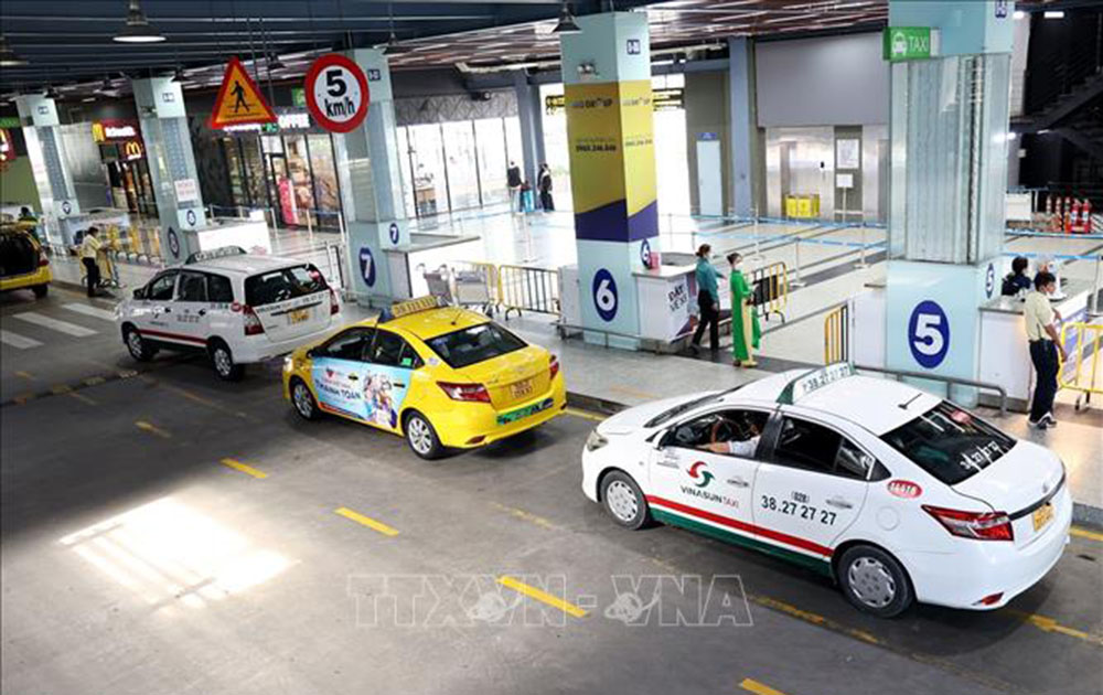 Xe taxi hoạt động tại sân bay Tân Sơn Nhất. Ảnh minh họa
