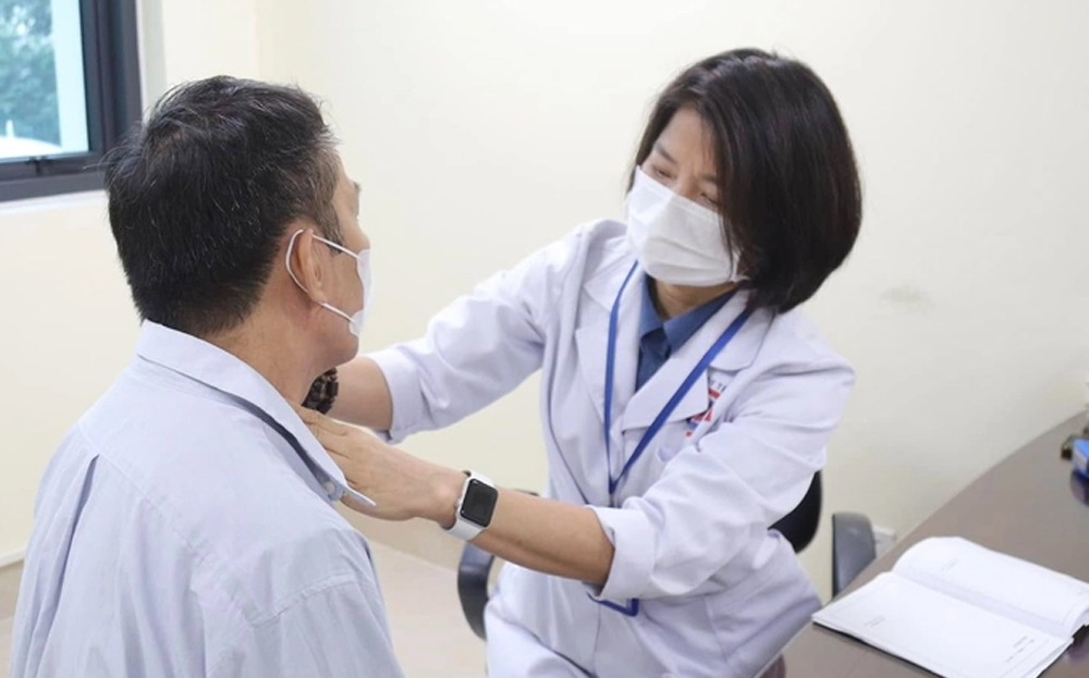 Thăm khám cho người bệnh tại Bệnh viện K