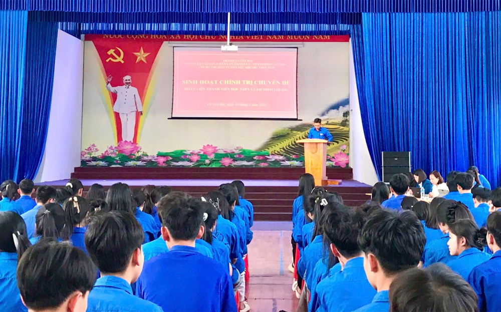 Đoàn viên thanh niên các trường học trên địa bàn thành phố tham gia buổi sinh hoạt chính trị chuyên đề 