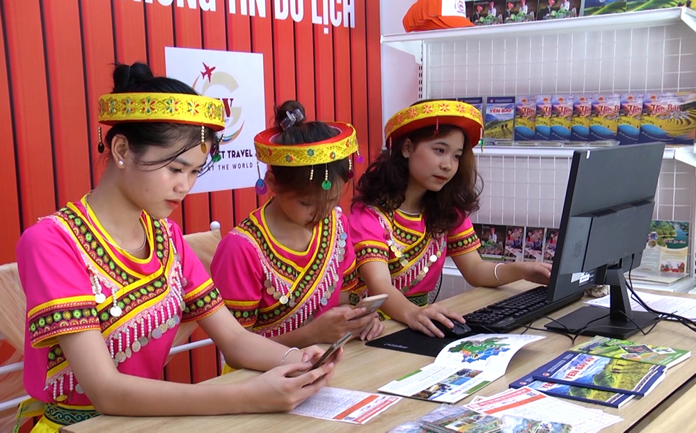 Huyện Trạm Tấu phấn đấu đến năm 2026, 100% người dân trưởng thành có kiến thức cơ bản về chuyển đổi số, có kỹ năng số, sử dụng dụng tốt thiết bị thông minh