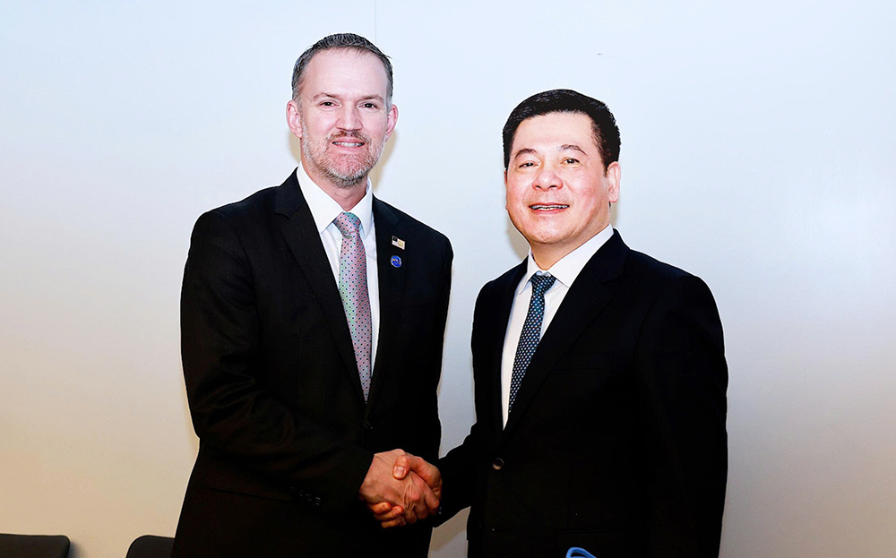 Bộ trưởng Bộ Công Thương Nguyễn Hồng Diên, Trưởng Đoàn đàm phán Chính phủ và Trưởng Đại diện Thương mại Hoa Kỳ Jamieson Greer, Trưởng Đoàn đàm phán Hoa Kỳ.