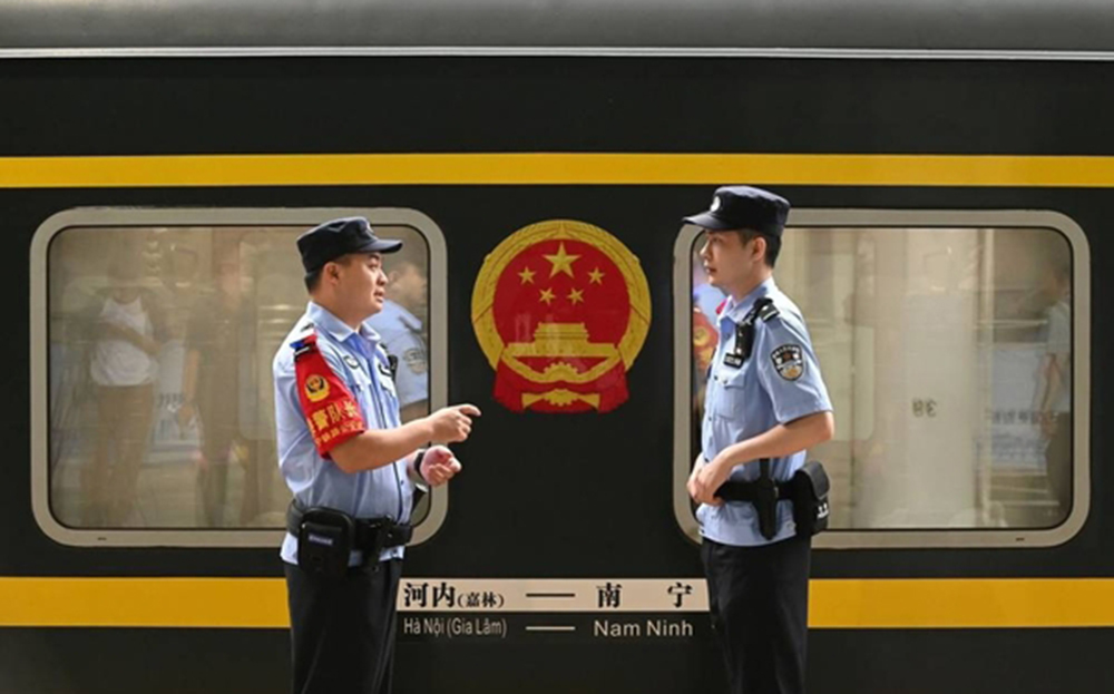 Ngày càng nhiều tàu kết nối cửa khẩu Việt Nam - Trung Quốc.