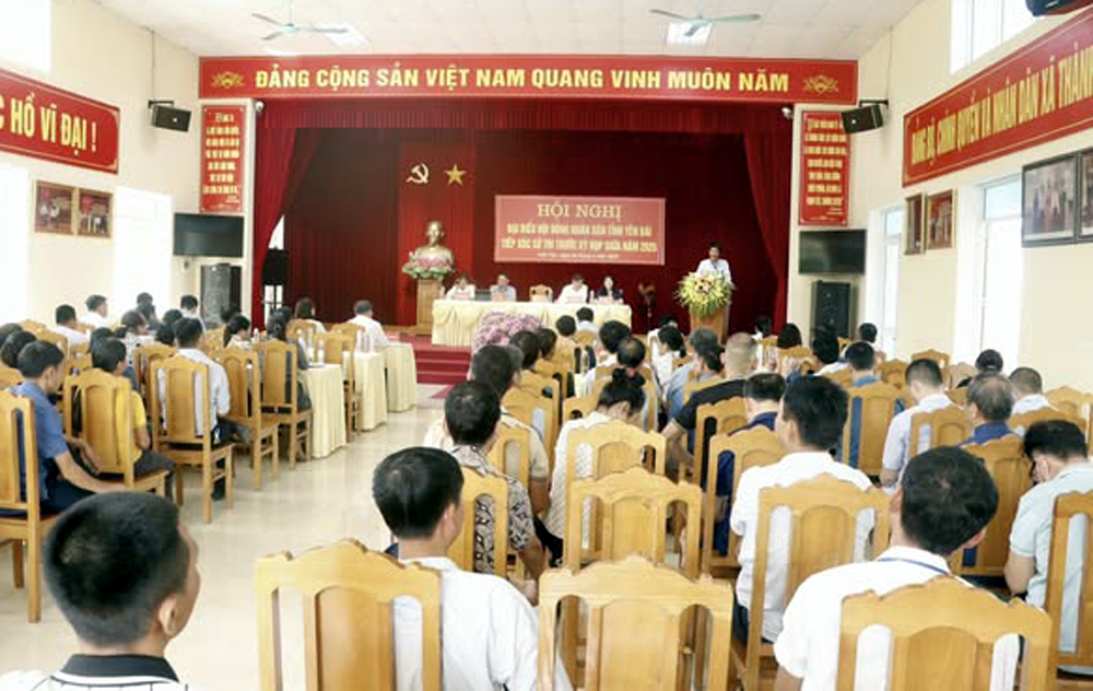Quang cảnh buổi tiếp xúc cử tri Tổ đại biểu HĐND tỉnh tại huyện Trấn Yên