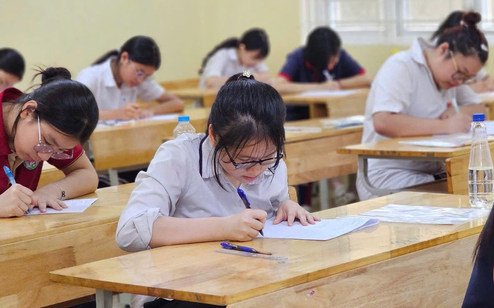Sáng nay, hơn 102.000 thí sinh của Hà Nội thực hiện bài thi môn Toán.