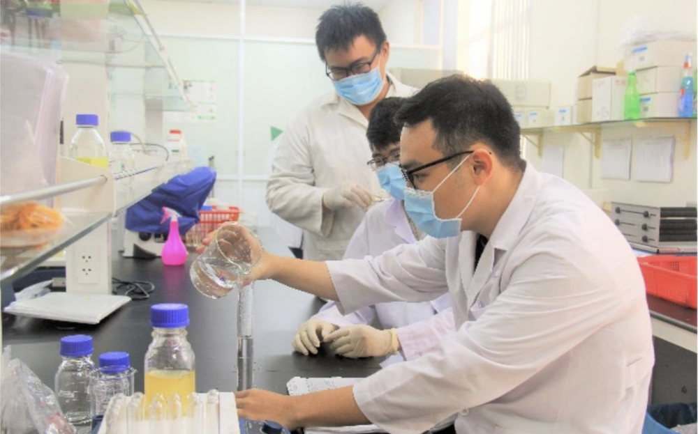 Tiến sĩ ở ĐH Quốc gia TPHCM.