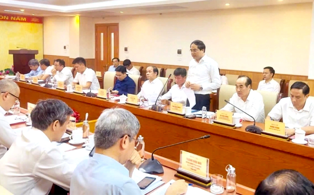 Ông Trịnh Xuân Trường, Bí thư Tỉnh ủy, Chủ tịch UBND tỉnh Lào Cai phát biểu tại hội nghị.