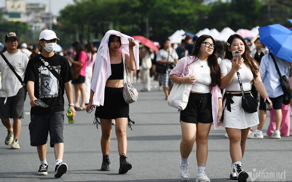 Miền Bắc nắng nóng đến gay gắt.