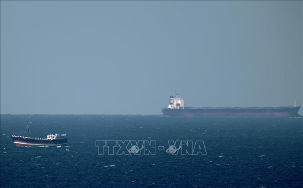 Tàu chở dầu tại Eo biển Hormuz ở ngoài khơi vùng biển Khasab (Oman).