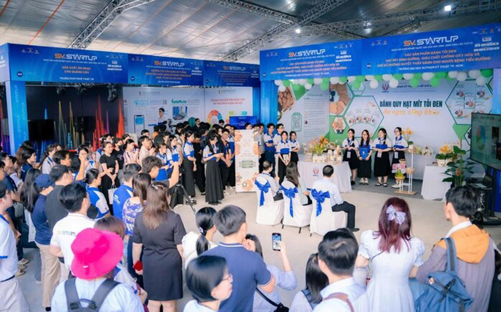 Sinh viên Trường ĐH Sư phạm Kỹ thuật TP HCM tham gia cuộc thi “Học sinh, sinh viên với ý tưởng khởi nghiệp năm 2025”.