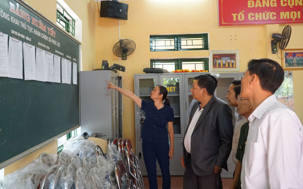 Bà Mai Thị Thu Hương - Bí thư Chi bộ thôn Tiền Phong, xã Giới Phiên, thành phố Yên Bái luôn sát sao với mọi công việc.