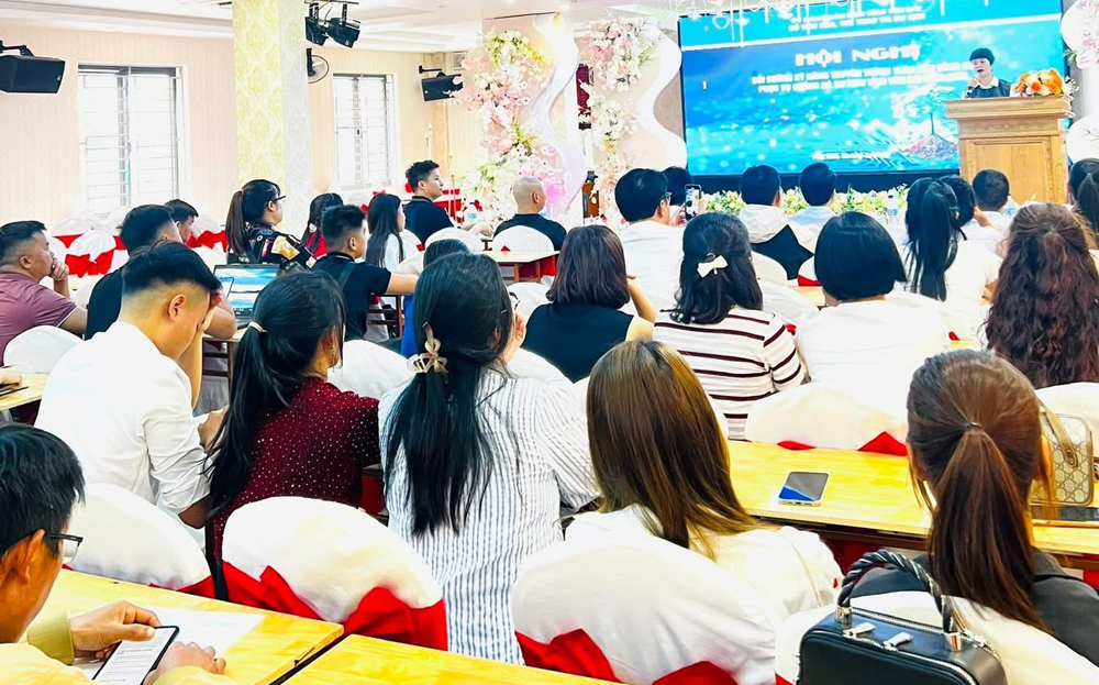 Sở Văn hóa, Thể thao và Du lịch tỉnh Yên Bái tổ chức chương trình bồi dưỡng kỹ năng truyền thông số cho 75 học viên tại thị xã Nghĩa Lộ.