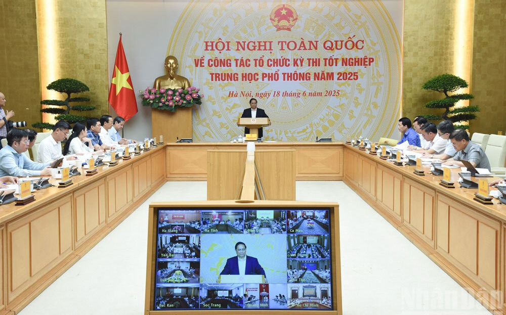Thủ tướng Phạm Minh Chính phát biểu chỉ đạo Hội nghị toàn quốc về công tác chuẩn bị Kỳ thi tốt nghiệp THPT 2025.