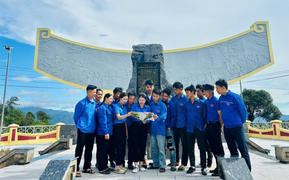 Nhiều tổ chức Đoàn trên địa bàn tỉnh tăng cường hoạt động giáo dục truyền thống, lý tưởng cách mạng cho thanh niên tại địa chỉ đỏ.