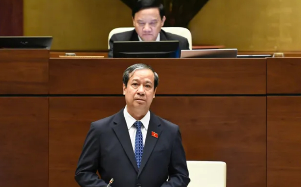 Bộ trưởng Nguyễn Kim Sơn trả lời chất vấn.