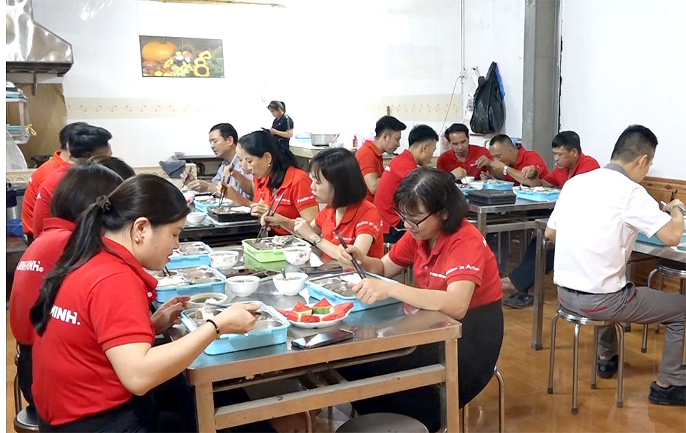 Công tác đảm bảo vệ sinh ATTP những bữa ăn tập thể cho người lao động được quan tâm chú trọng