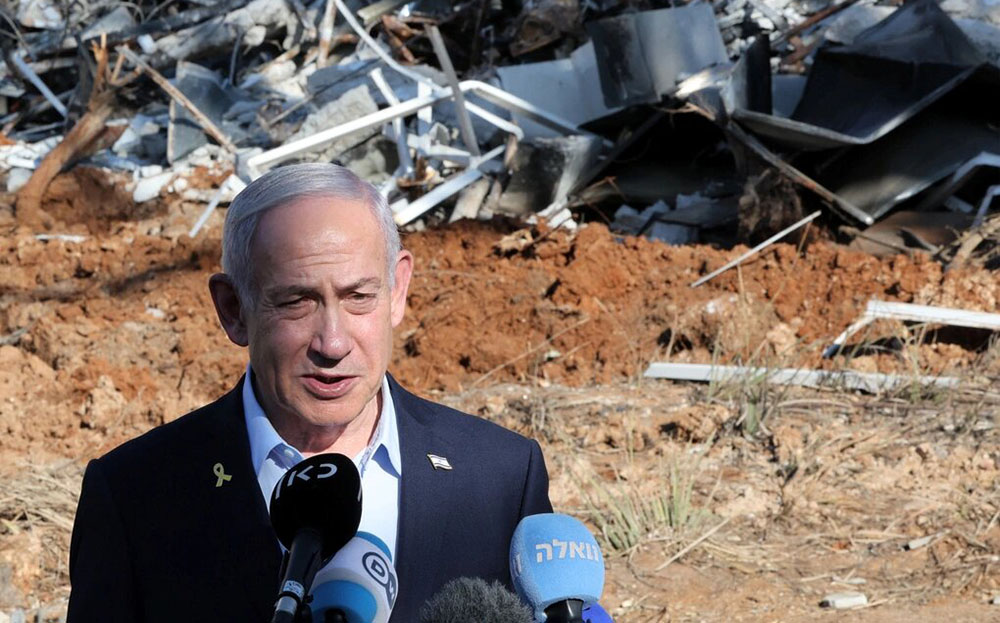 Thủ tướng Israel Netanyahu thăm một khu vực bị trúng tên lửa từ Iran ngày 20/6.