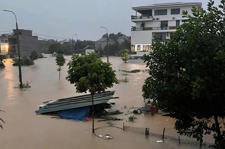 Mưa lớn gây ngập sâu trên địa bàn TP Thái Nguyên.