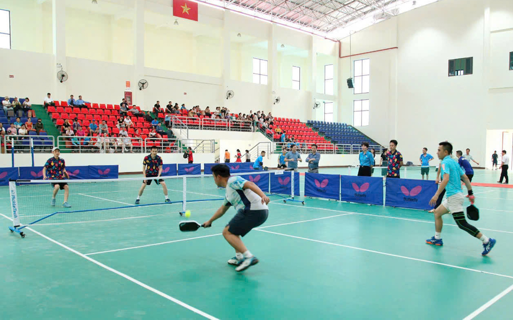 Công nhân, người lao động tham gia thi đấu Giải Pickleball trong các khu công nghiệp do Công đoàn Các khu công nghiệp tỉnh tổ chức.