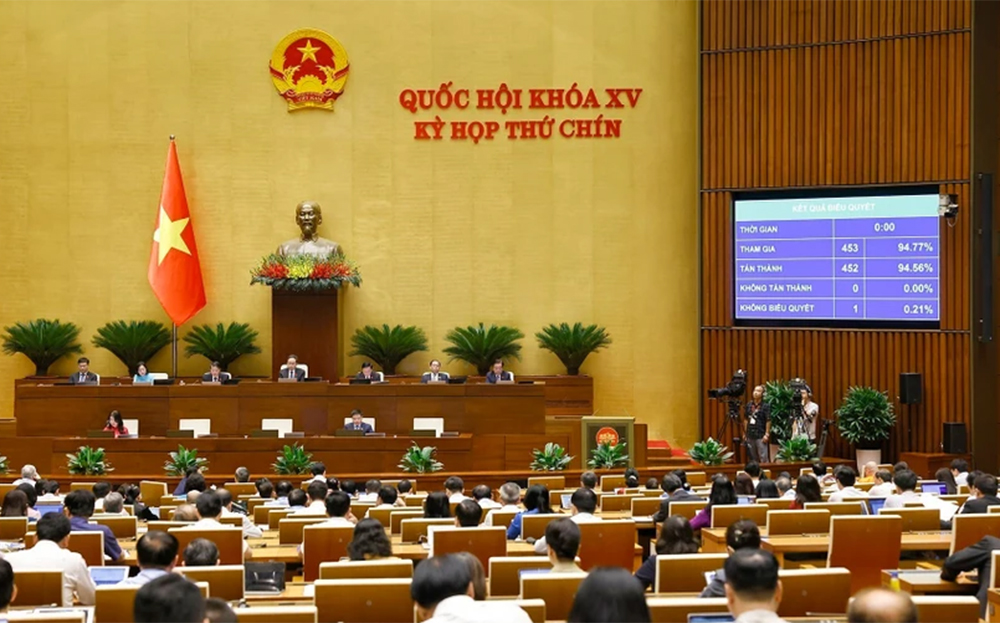 Quốc hội biểu quyết thông qua các dự án luật tại Kỳ họp thứ 9.