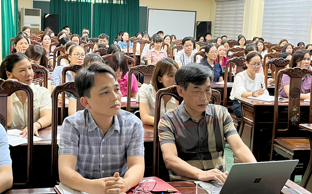 Thời gian qua, ngành GD-ĐT tỉnh đã tổ chức nhiều lớp đào tạo, bồi dưỡng, nâng cao năng lực chuyên môn, nghiệp vụ cho đội ngũ giáo viên theo yêu cầu đổi mới giáo dục.