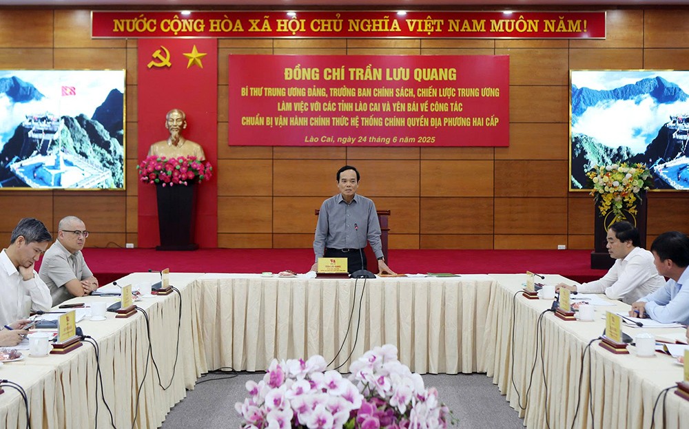 Trưởng ban Chính sách, Chiến lược Trung ương Trần Lưu Quang phát biểu kết luận buổi làm việc.