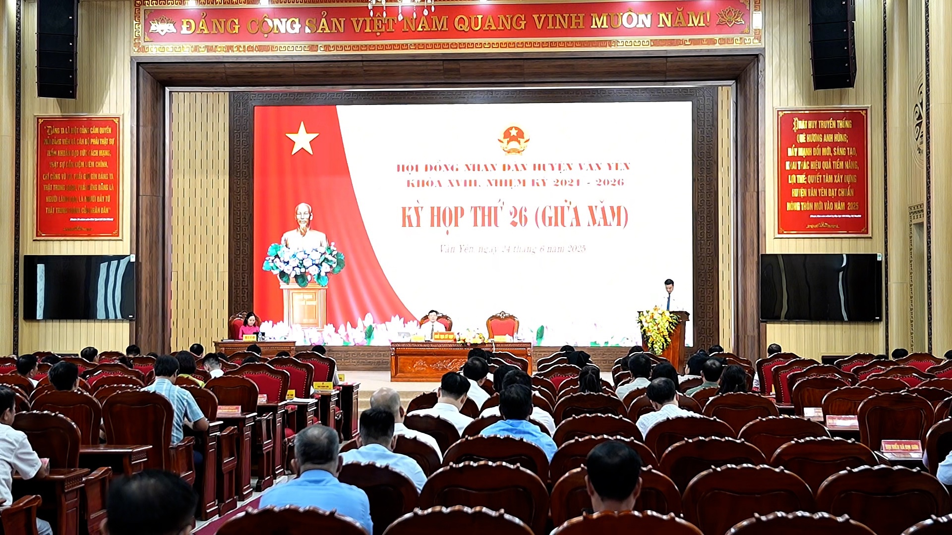 Quang cảnh kỳ họp.