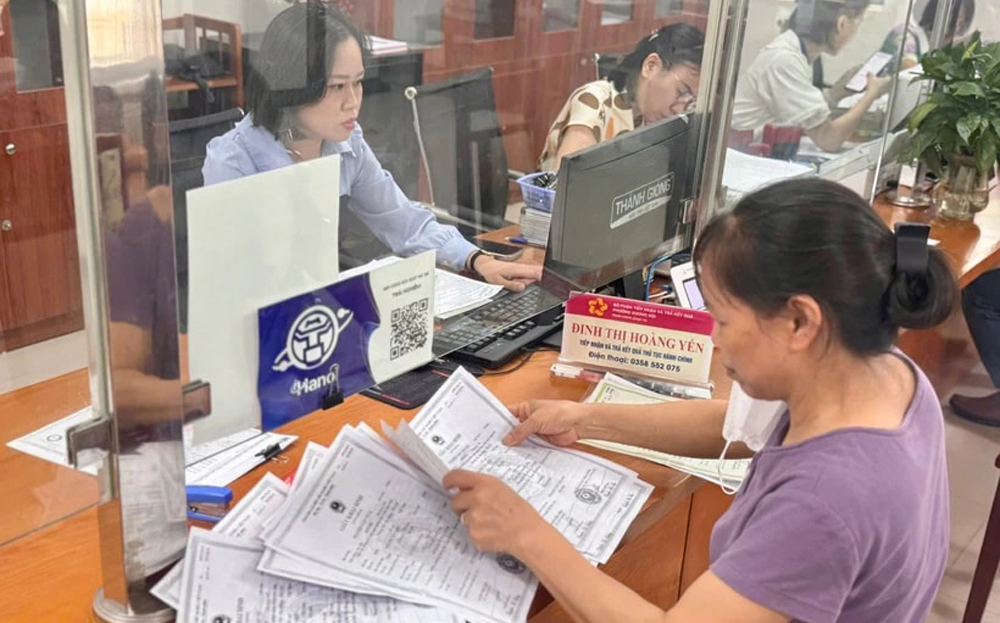 Bộ Nội vụ đề nghị quan tâm giữ chân những cán bộ, công chức, viên chức còn từ 10 năm trở lên đến tuổi nghỉ hưu có năng lực công tác, có nhiều thành tích, cống hiến.