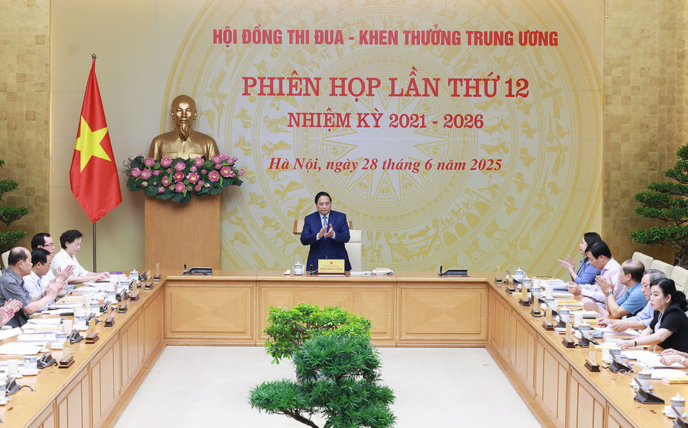 Thủ tướng Phạm Minh Chính ghi nhận, biểu dương các bộ, ban, ngành, địa phương, tổ chức, đoàn thể đã hưởng ứng, phát động, triển khai thiết thực, hiệu quả các phong trào thi đua.