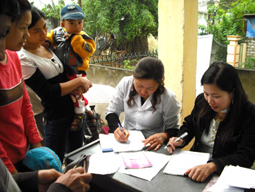 Đăng ký khám thai và kế hoạch hóa gia đình tại Trung tâm y tế phường Minh Tân, thành phố Yên Bái. (Ảnh: Thanh Thủy)