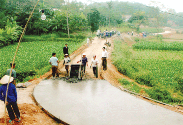 Kiên cố hóa giao thông nông thôn ở thị trấn Cổ Phúc.