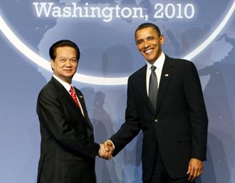 Tổng thống Hoa Kỳ Barack Obama đón Thủ tướng Nguyễn Tấn Dũng đến tham dự Hội nghị Thượng đỉnh an ninh hạt nhân tại Washington tháng 4/2010 
