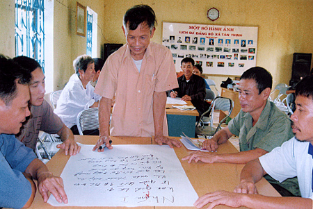 Lớp tập huấn phòng, chống bạo lực gia đình cho nam giới tại xã Tân Thịnh (thành phố Yên Bái).